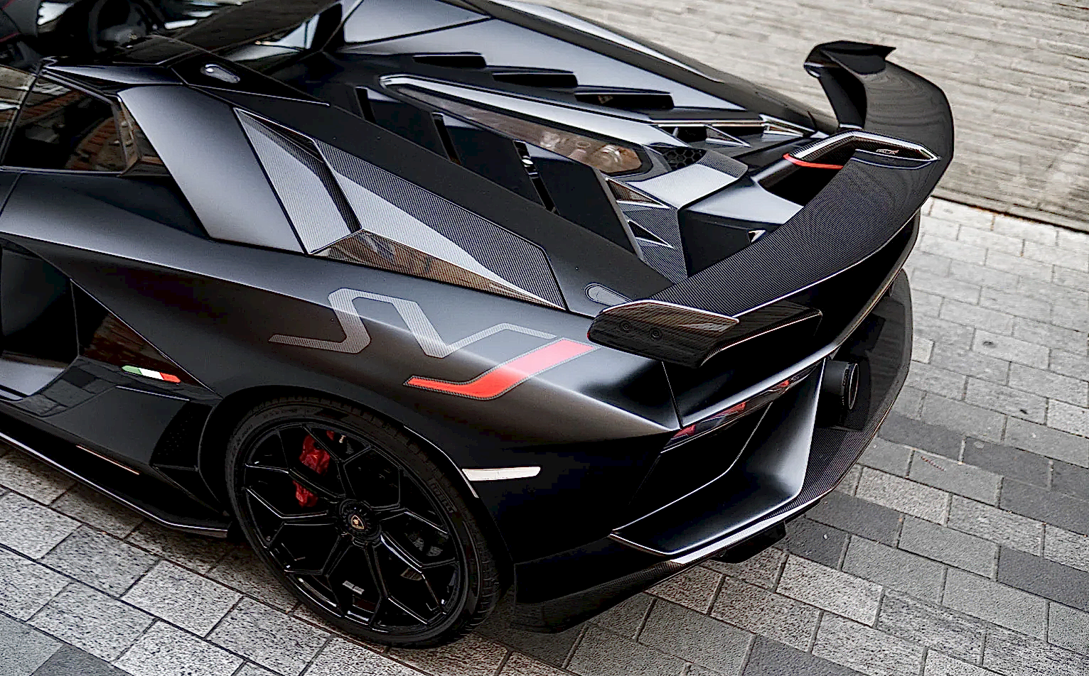 Lamborghini - Image 2