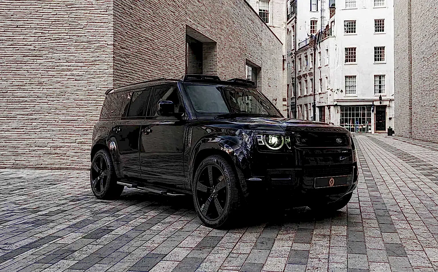 Land Rover - Image 1