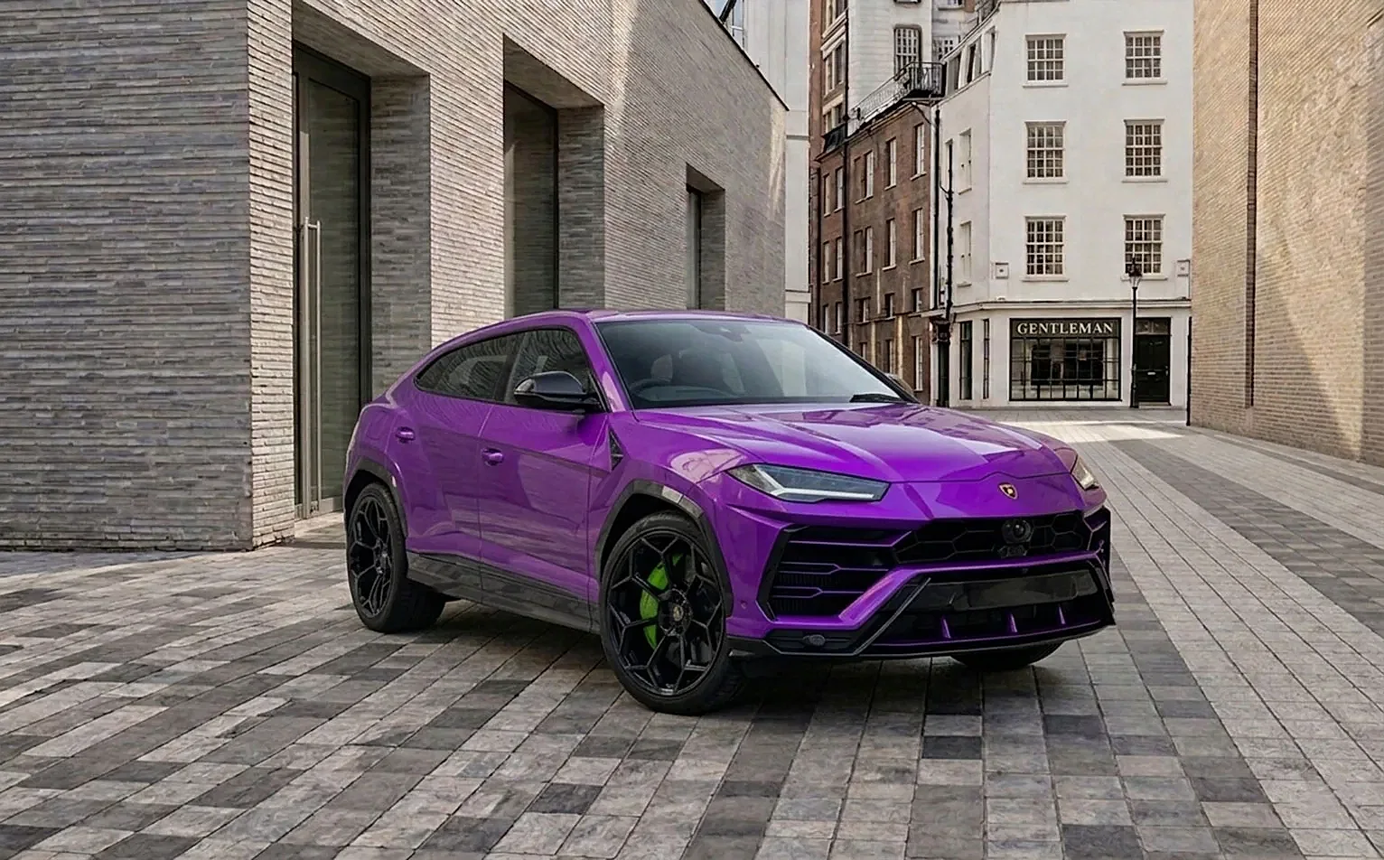 Lamborghini Urus Performante Satin Purple