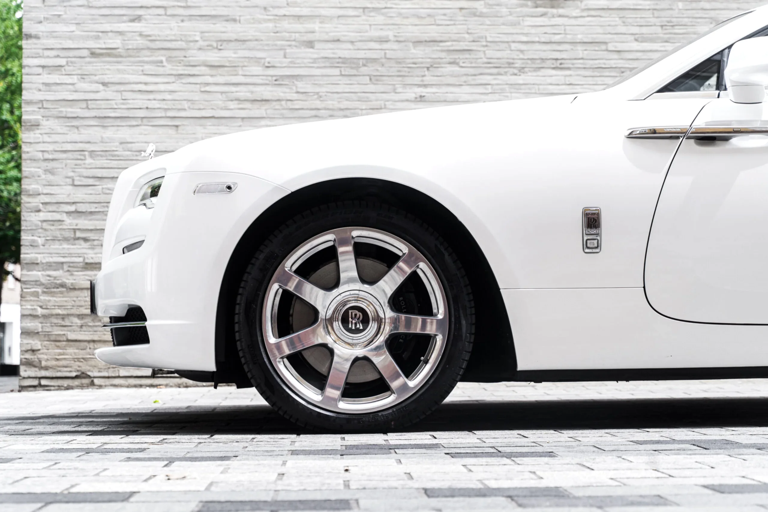Rolls Royce - Image 7